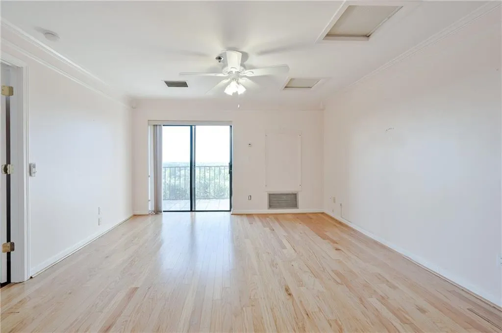 300 Johnson Ferry Road Ne Unit B-1015, Sandy Springs, Georgia 30328, 2 Bedrooms Bedrooms, ,2 BathroomsBathrooms,Residential,Sold,300 Johnson Ferry Road Ne Unit B-1015,6868288