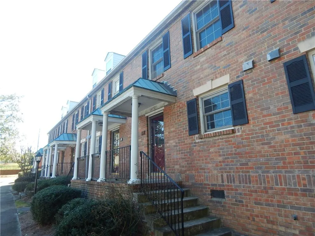 6700 Roswell Road Unit 30e, Sandy Springs, Georgia 30328, 2 Bedrooms Bedrooms, ,1 BathroomBathrooms,Residential,Sold,6700 Roswell Road Unit 30e,5649321