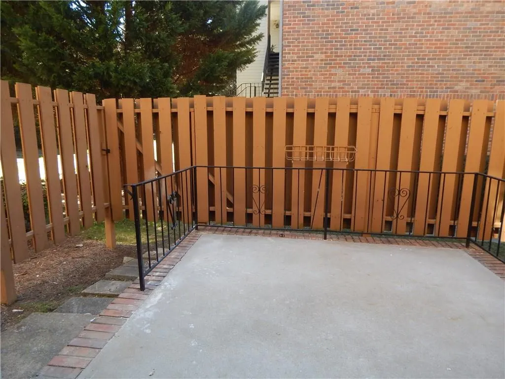 6700 Roswell Road Unit 30e, Sandy Springs, Georgia 30328, 2 Bedrooms Bedrooms, ,1 BathroomBathrooms,Residential,Sold,6700 Roswell Road Unit 30e,5649321