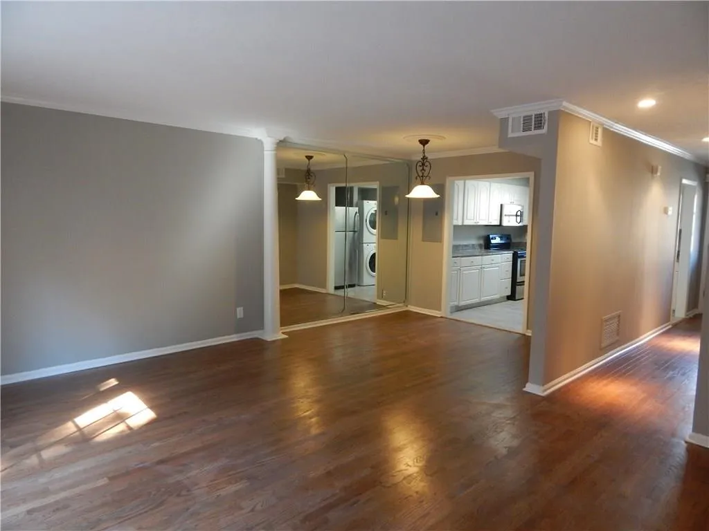 6700 Roswell Road Unit 30e, Sandy Springs, Georgia 30328, 2 Bedrooms Bedrooms, ,1 BathroomBathrooms,Residential,Sold,6700 Roswell Road Unit 30e,5649321