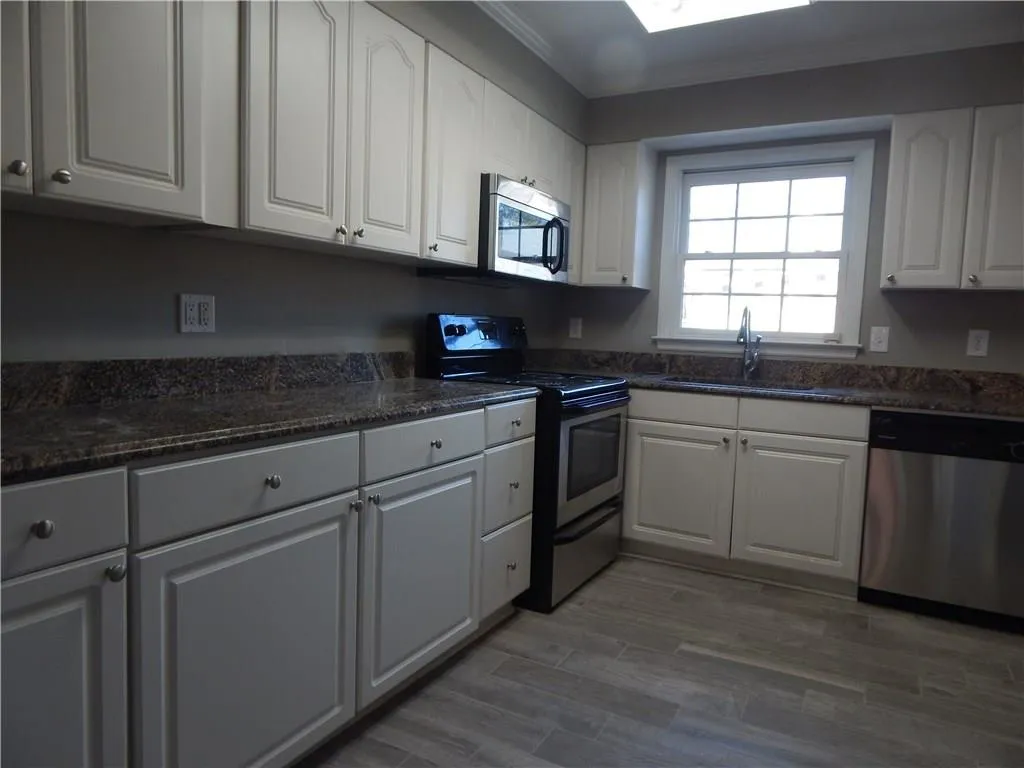 6700 Roswell Road Unit 30e, Sandy Springs, Georgia 30328, 2 Bedrooms Bedrooms, ,1 BathroomBathrooms,Residential,Sold,6700 Roswell Road Unit 30e,5649321