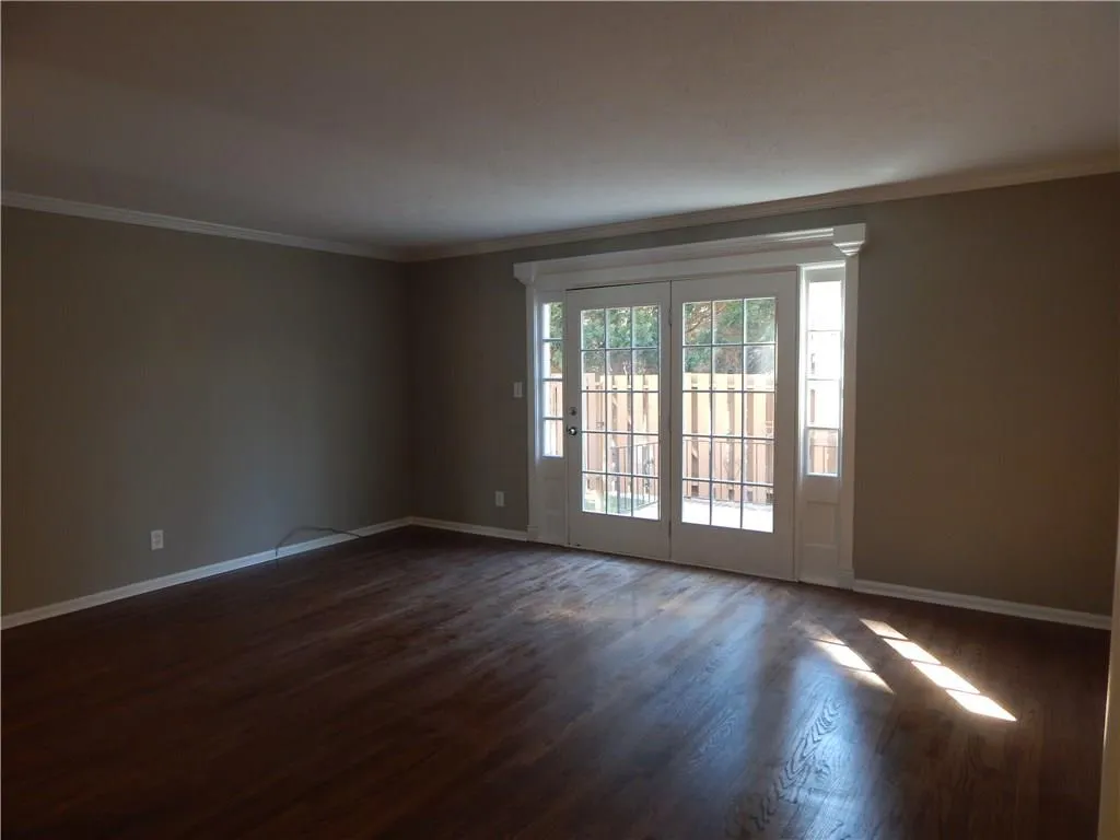 6700 Roswell Road Unit 30e, Sandy Springs, Georgia 30328, 2 Bedrooms Bedrooms, ,1 BathroomBathrooms,Residential,Sold,6700 Roswell Road Unit 30e,5649321