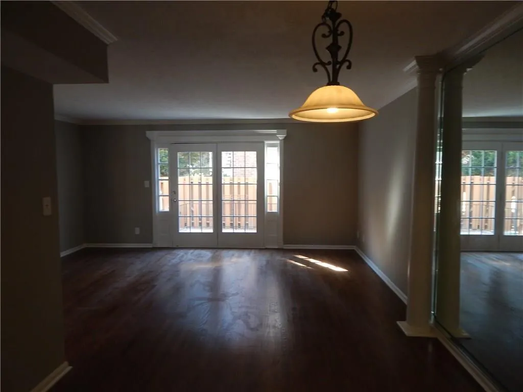 6700 Roswell Road Unit 30e, Sandy Springs, Georgia 30328, 2 Bedrooms Bedrooms, ,1 BathroomBathrooms,Residential,Sold,6700 Roswell Road Unit 30e,5649321