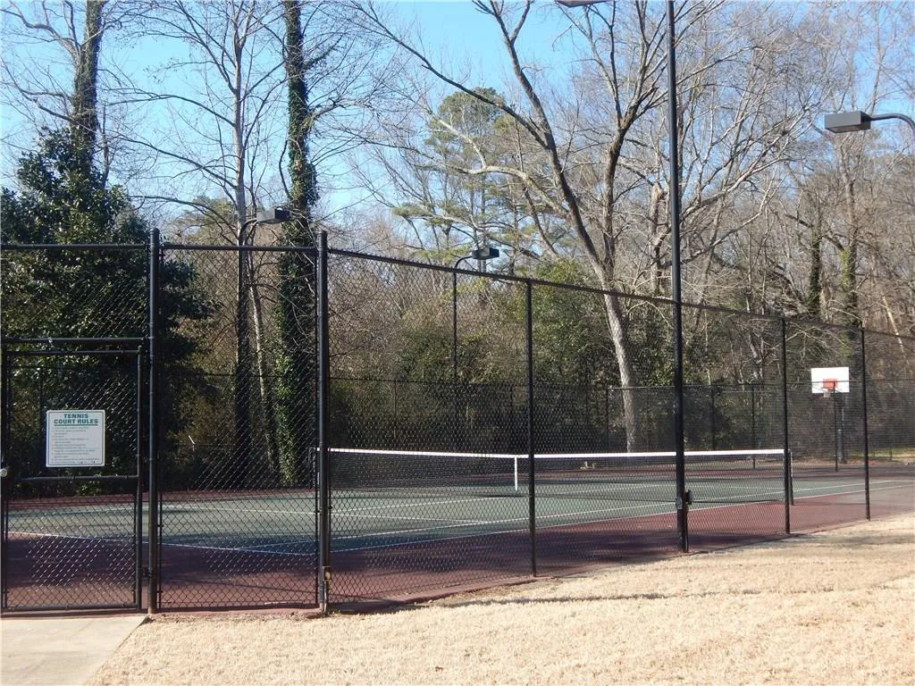 6700 Roswell Road Unit 30e, Sandy Springs, Georgia 30328, 2 Bedrooms Bedrooms, ,1 BathroomBathrooms,Residential,Sold,6700 Roswell Road Unit 30e,5649321