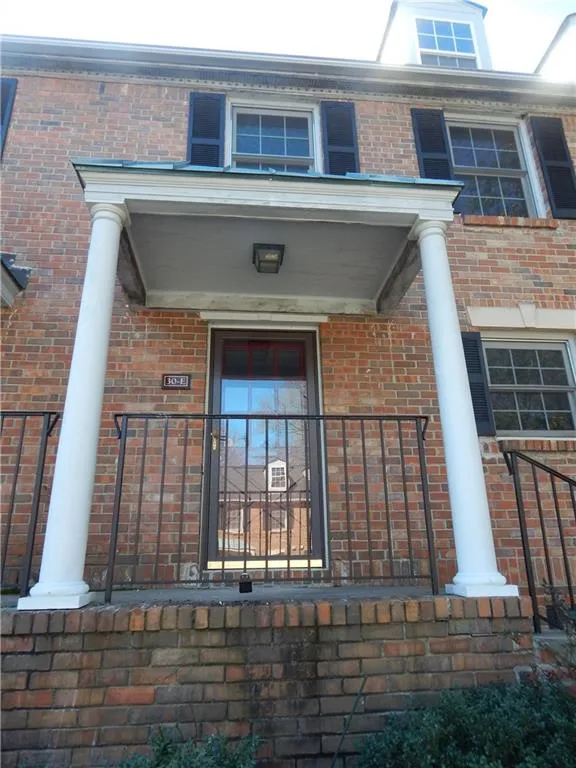 6700 Roswell Road Unit 30e, Sandy Springs, Georgia 30328, 2 Bedrooms Bedrooms, ,1 BathroomBathrooms,Residential,Sold,6700 Roswell Road Unit 30e,5649321