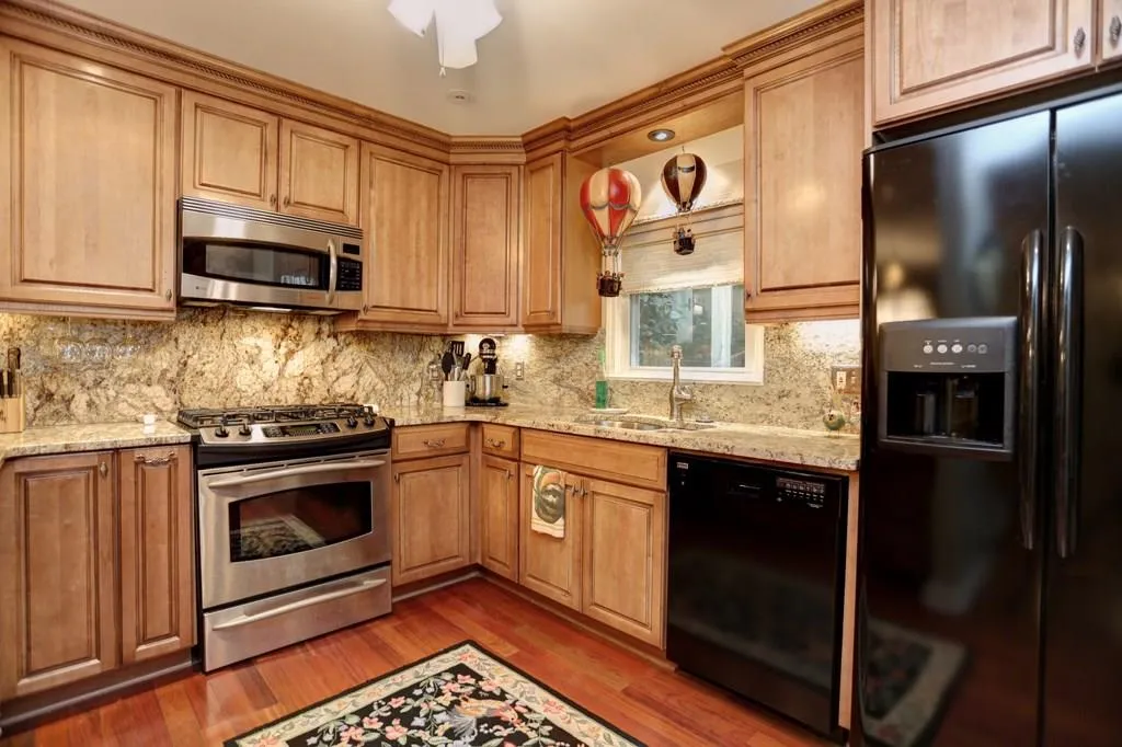 406 Bainbridge Drive, Sandy Springs, Georgia 30327, 2 Bedrooms Bedrooms, ,2 BathroomsBathrooms,Residential,Sold,406 Bainbridge Drive,5722754
