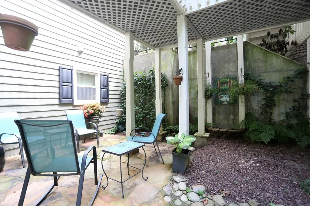 406 Bainbridge Drive, Sandy Springs, Georgia 30327, 2 Bedrooms Bedrooms, ,2 BathroomsBathrooms,Residential,Sold,406 Bainbridge Drive,5722754