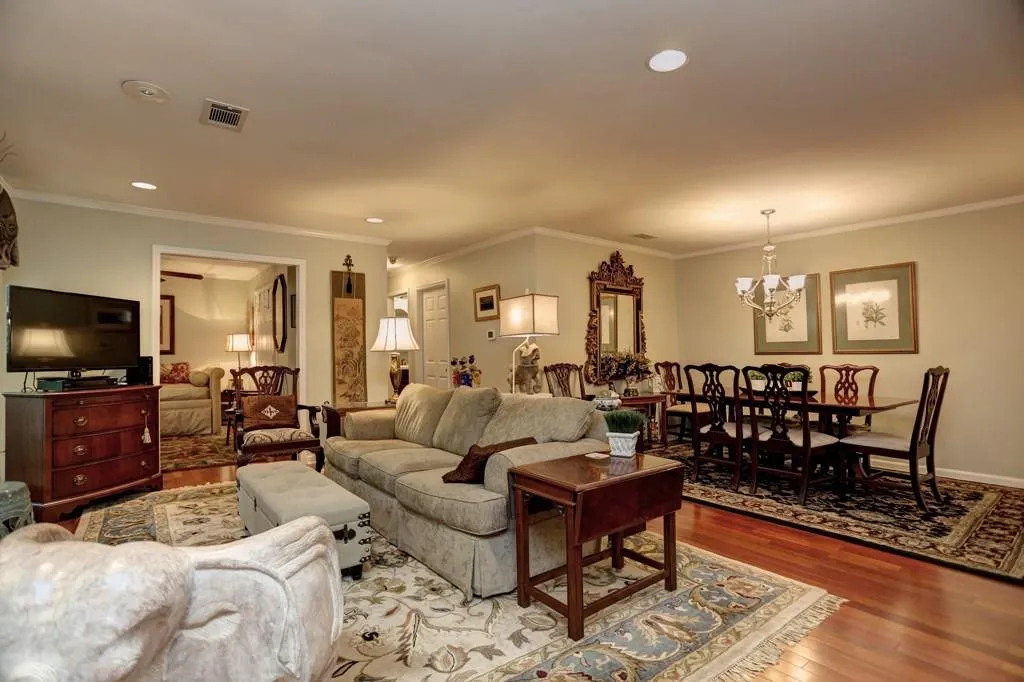 406 Bainbridge Drive, Sandy Springs, Georgia 30327, 2 Bedrooms Bedrooms, ,2 BathroomsBathrooms,Residential,Sold,406 Bainbridge Drive,5722754