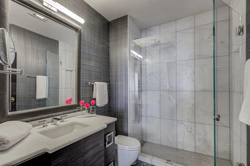 secondary ensuite bath