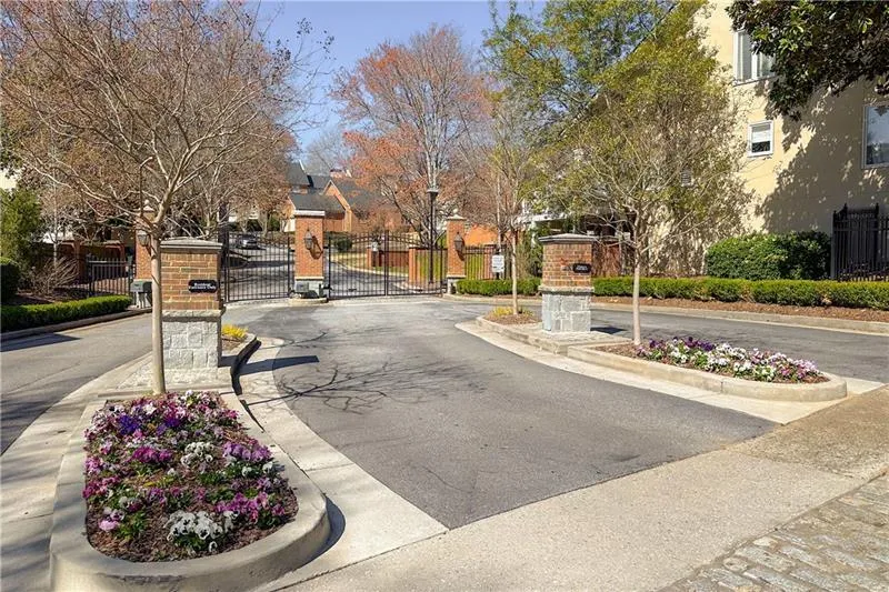 45 Paces West Drive Nw, Atlanta, Georgia 30327, 3 Bedrooms Bedrooms, ,2 BathroomsBathrooms,Residential,For Sale,45 Paces West Drive Nw,7571196