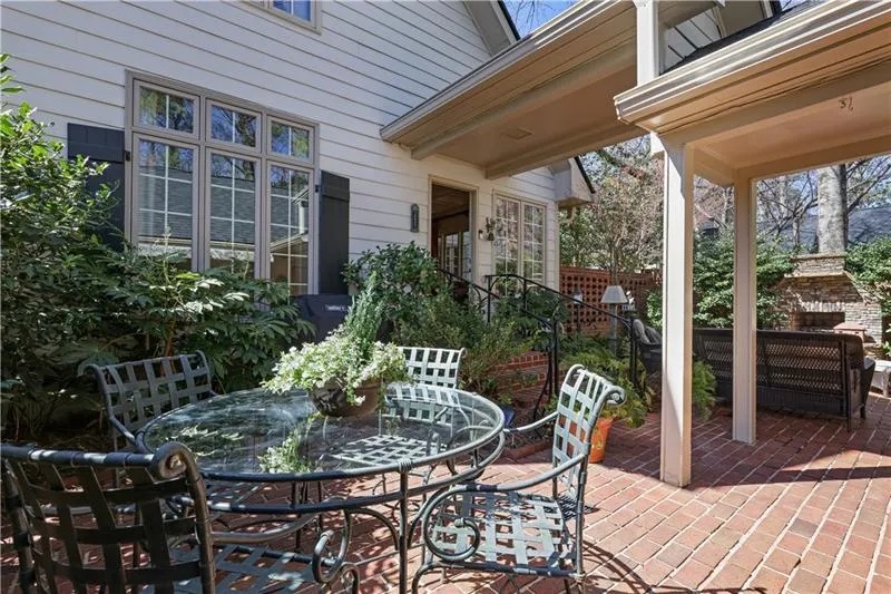 45 Paces West Drive Nw, Atlanta, Georgia 30327, 3 Bedrooms Bedrooms, ,2 BathroomsBathrooms,Residential,For Sale,45 Paces West Drive Nw,7571196