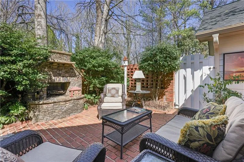 45 Paces West Drive Nw, Atlanta, Georgia 30327, 3 Bedrooms Bedrooms, ,2 BathroomsBathrooms,Residential,For Sale,45 Paces West Drive Nw,7571196