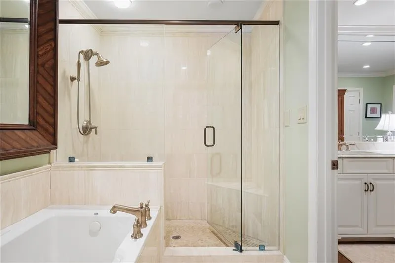 Jacuzzi tub, separate water closet are separated from the double vanity.