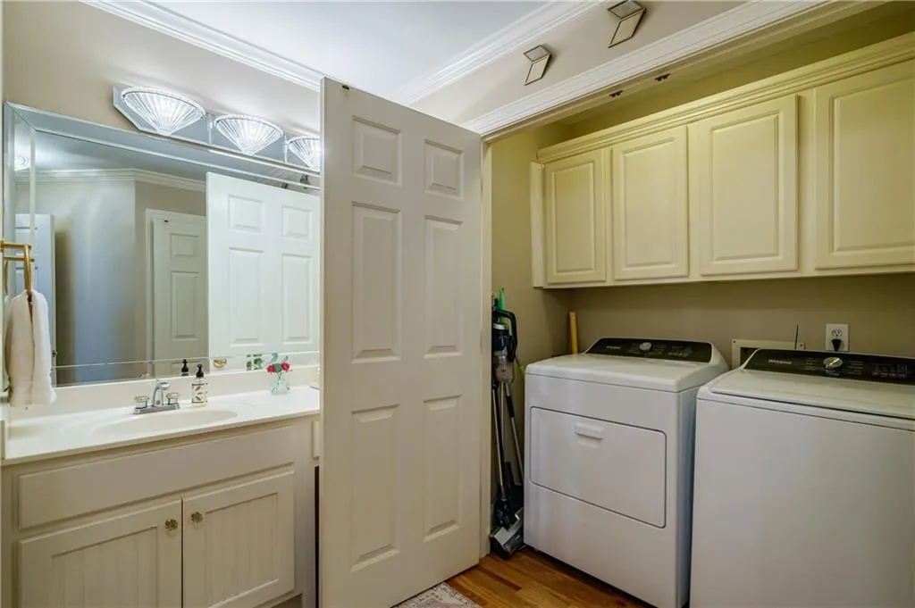 101 Bainbridge Drive, Sandy Springs, Georgia 30327, 1 Bedroom Bedrooms, ,1 BathroomBathrooms,Residential,Sold,101 Bainbridge Drive,7175981