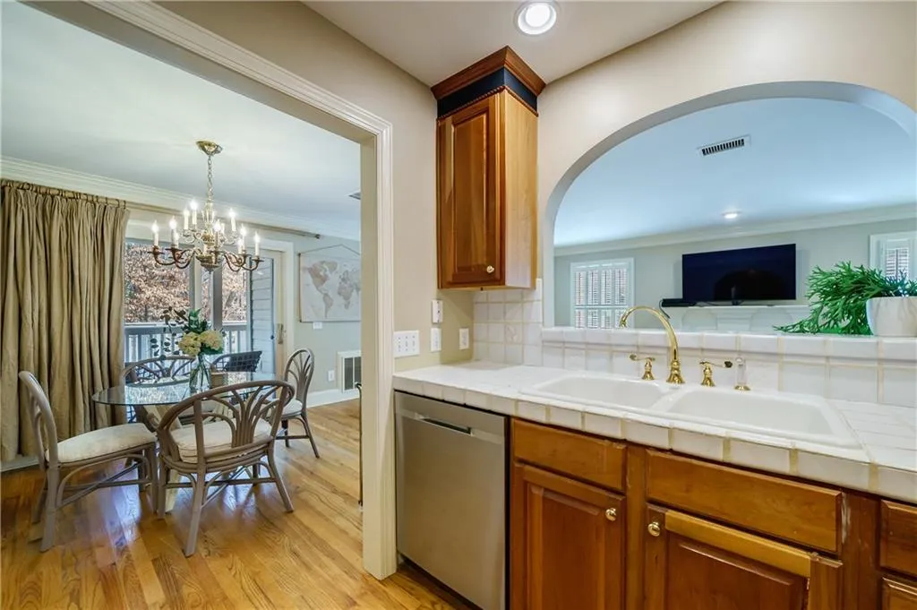 101 Bainbridge Drive, Sandy Springs, Georgia 30327, 1 Bedroom Bedrooms, ,1 BathroomBathrooms,Residential,Sold,101 Bainbridge Drive,7175981