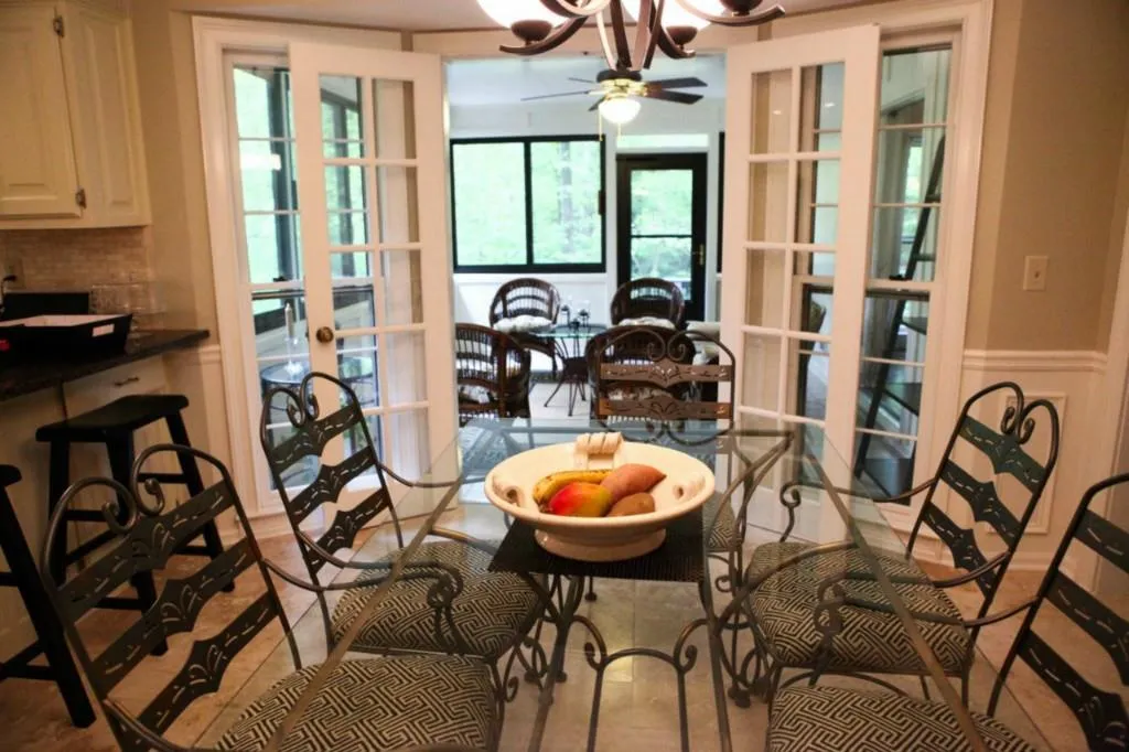 7320 Chattahoochee Bluff Drive, Sandy Springs, Georgia 30350, 4 Bedrooms Bedrooms, ,3 BathroomsBathrooms,Residential,Sold,7320 Chattahoochee Bluff Drive,5523188
