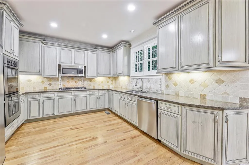 530 Elden Drive, Sandy Springs, Georgia 30342, 4 Bedrooms Bedrooms, ,3 BathroomsBathrooms,Residential,Sold,530 Elden Drive,6949168