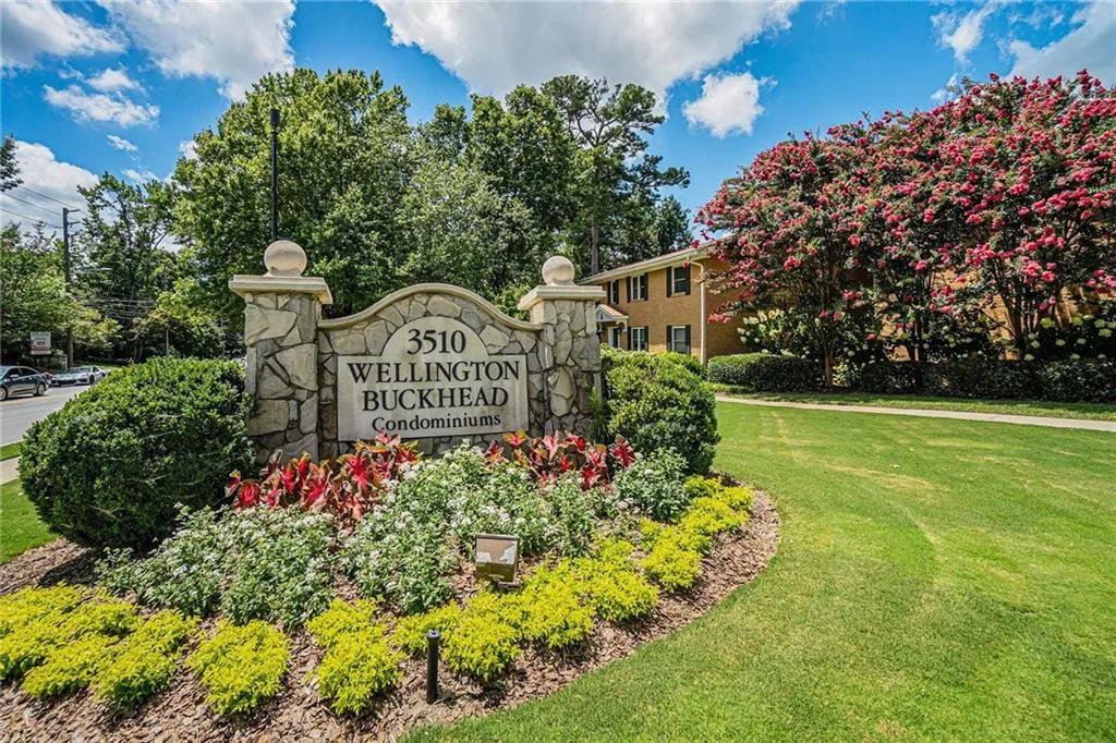 3510 Roswell Road Nw Unit H1, Atlanta, Georgia 30305, 2 Bedrooms Bedrooms, ,2 BathroomsBathrooms,Residential,For Sale,3510 Roswell Road Nw Unit H1,7617429