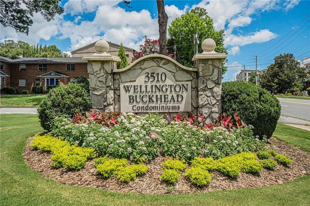 3510 Roswell Road Nw Unit H1, Atlanta, Georgia 30305, 2 Bedrooms Bedrooms, ,2 BathroomsBathrooms,Residential,For Sale,3510 Roswell Road Nw Unit H1,7617429