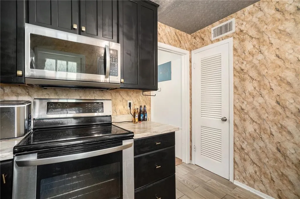 3510 Roswell Road Nw Unit H1, Atlanta, Georgia 30305, 2 Bedrooms Bedrooms, ,2 BathroomsBathrooms,Residential,For Sale,3510 Roswell Road Nw Unit H1,7617429
