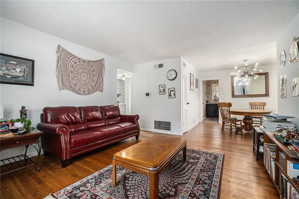 3510 Roswell Road Nw Unit H1, Atlanta, Georgia 30305, 2 Bedrooms Bedrooms, ,2 BathroomsBathrooms,Residential,For Sale,3510 Roswell Road Nw Unit H1,7617429