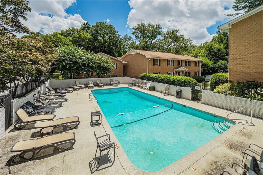 3510 Roswell Road Nw Unit H1, Atlanta, Georgia 30305, 2 Bedrooms Bedrooms, ,2 BathroomsBathrooms,Residential,For Sale,3510 Roswell Road Nw Unit H1,7617429