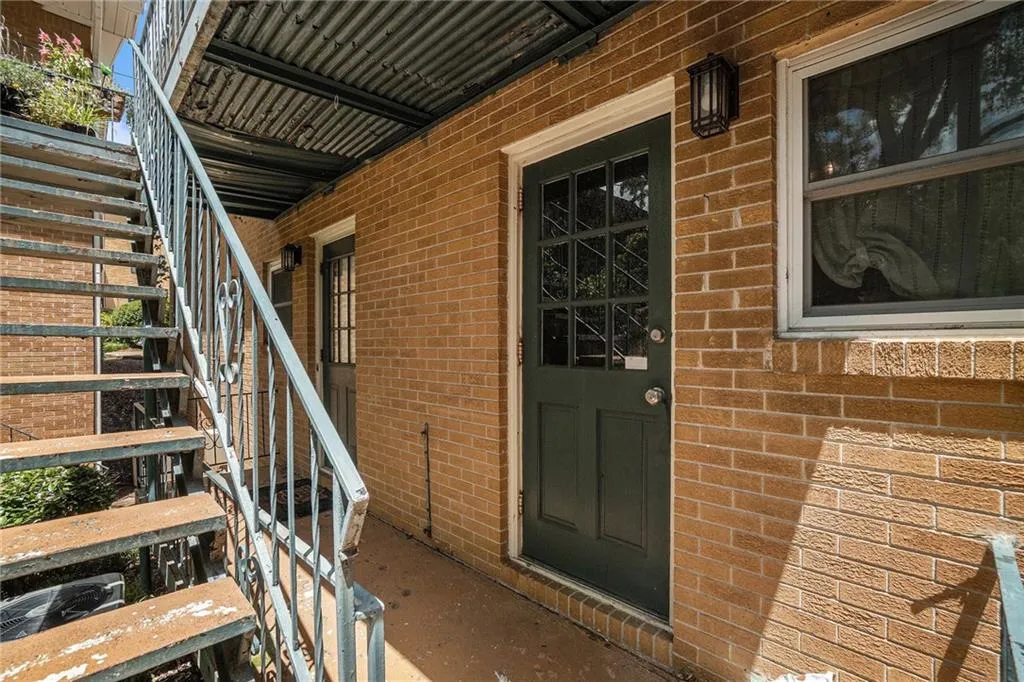 3510 Roswell Road Nw Unit H1, Atlanta, Georgia 30305, 2 Bedrooms Bedrooms, ,2 BathroomsBathrooms,Residential,For Sale,3510 Roswell Road Nw Unit H1,7617429