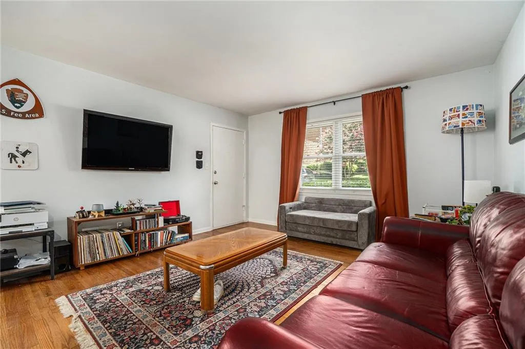 3510 Roswell Road Nw Unit H1, Atlanta, Georgia 30305, 2 Bedrooms Bedrooms, ,2 BathroomsBathrooms,Residential,For Sale,3510 Roswell Road Nw Unit H1,7617429