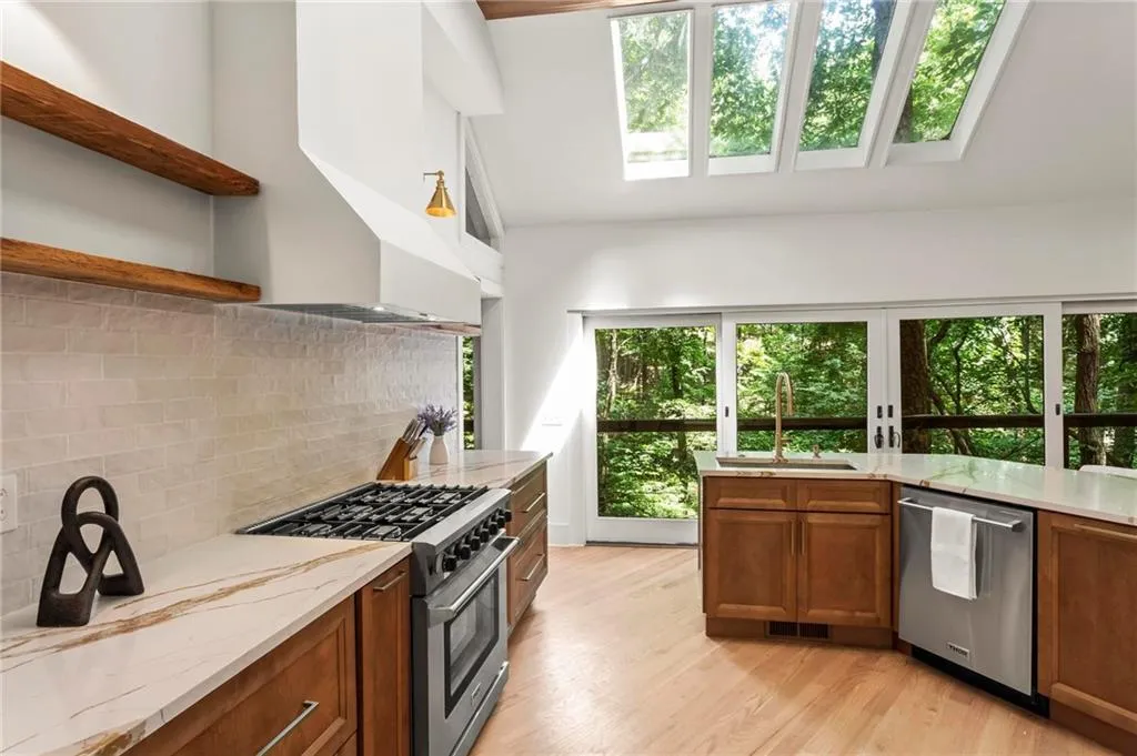 4787 Riverview Road Nw, Atlanta, Georgia 30327, 4 Bedrooms Bedrooms, ,3 BathroomsBathrooms,Residential,Sold,4787 Riverview Road Nw,7393173