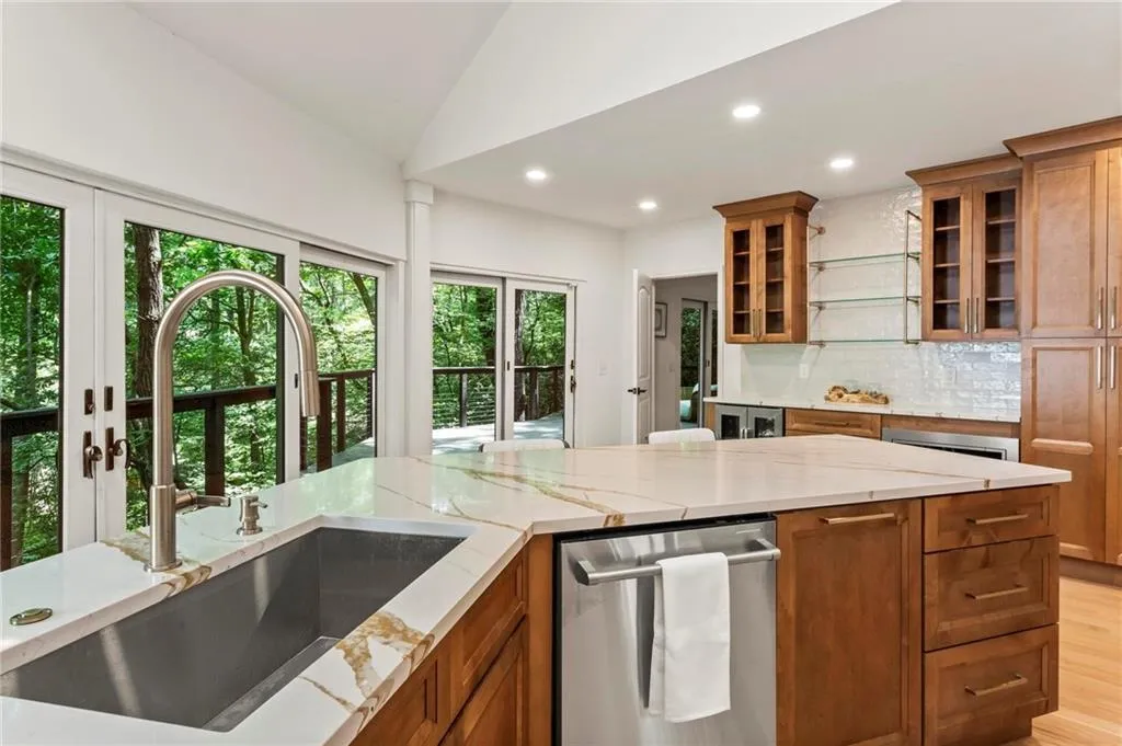 4787 Riverview Road Nw, Atlanta, Georgia 30327, 4 Bedrooms Bedrooms, ,3 BathroomsBathrooms,Residential,Sold,4787 Riverview Road Nw,7393173