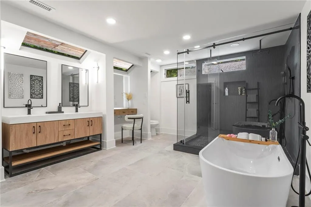 4787 Riverview Road Nw, Atlanta, Georgia 30327, 4 Bedrooms Bedrooms, ,3 BathroomsBathrooms,Residential,Sold,4787 Riverview Road Nw,7393173