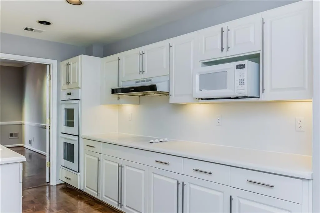 36 Willow Glen Ne, Sandy Springs, Georgia 30342, 3 Bedrooms Bedrooms, ,4 BathroomsBathrooms,Residential,Sold,36 Willow Glen Ne,5838343