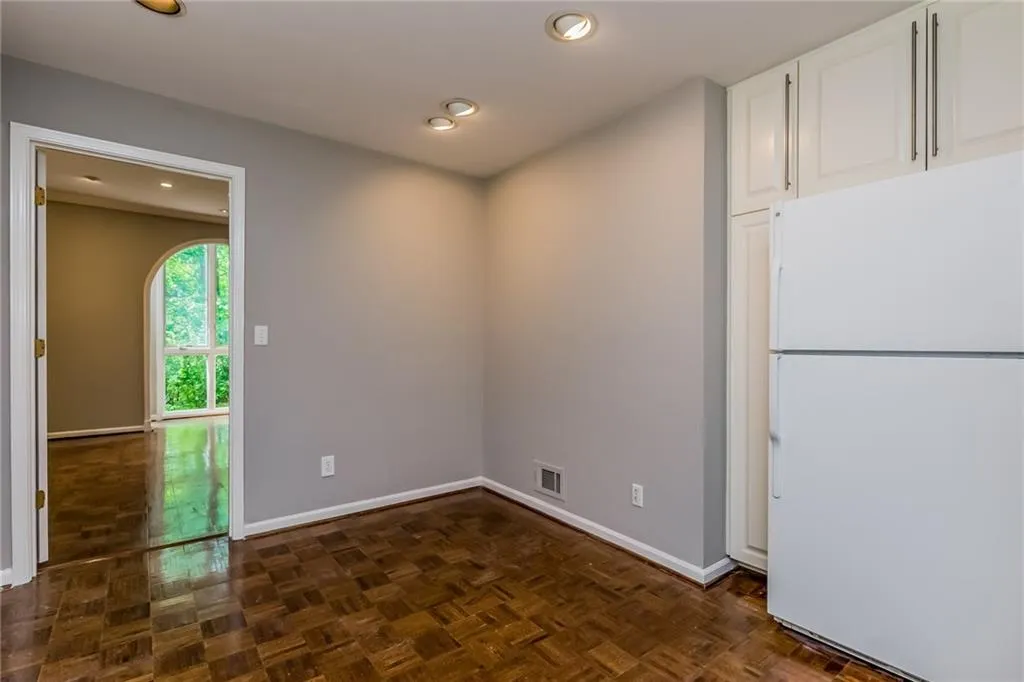 36 Willow Glen Ne, Sandy Springs, Georgia 30342, 3 Bedrooms Bedrooms, ,4 BathroomsBathrooms,Residential,Sold,36 Willow Glen Ne,5838343
