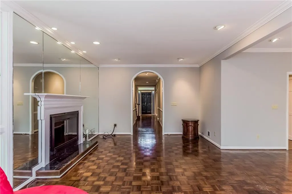 36 Willow Glen Ne, Sandy Springs, Georgia 30342, 3 Bedrooms Bedrooms, ,4 BathroomsBathrooms,Residential,Sold,36 Willow Glen Ne,5838343