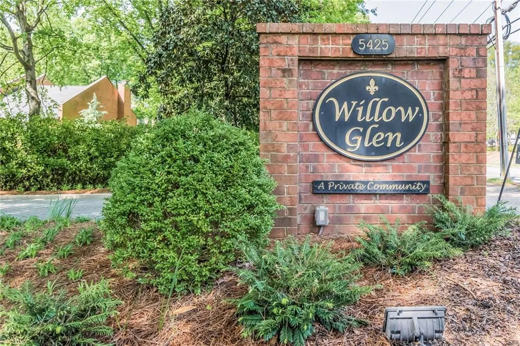 36 Willow Glen Ne, Sandy Springs, Georgia 30342, 3 Bedrooms Bedrooms, ,4 BathroomsBathrooms,Residential,Sold,36 Willow Glen Ne,5838343