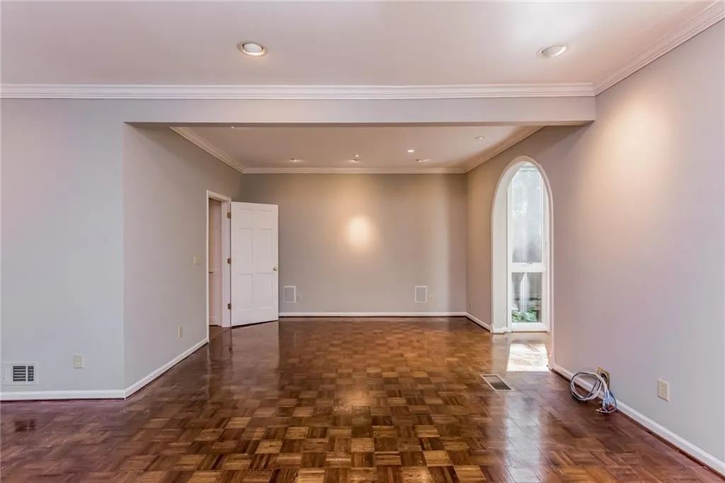 36 Willow Glen Ne, Sandy Springs, Georgia 30342, 3 Bedrooms Bedrooms, ,4 BathroomsBathrooms,Residential,Sold,36 Willow Glen Ne,5838343