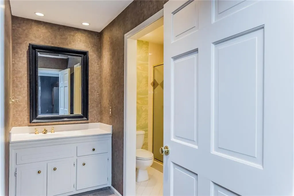 36 Willow Glen Ne, Sandy Springs, Georgia 30342, 3 Bedrooms Bedrooms, ,4 BathroomsBathrooms,Residential,Sold,36 Willow Glen Ne,5838343