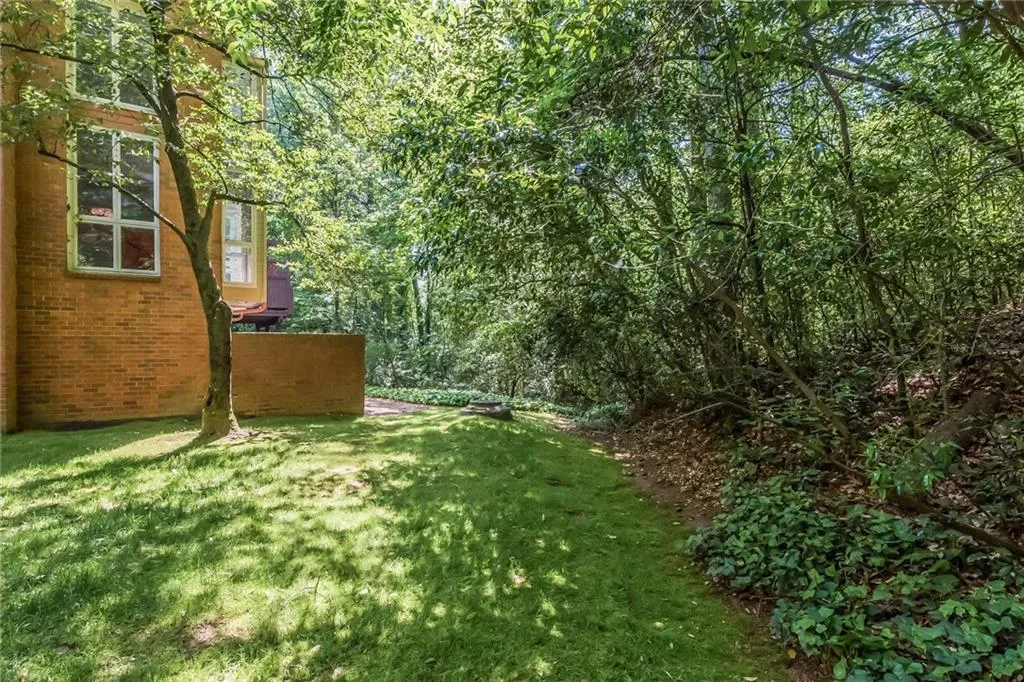 36 Willow Glen Ne, Sandy Springs, Georgia 30342, 3 Bedrooms Bedrooms, ,4 BathroomsBathrooms,Residential,Sold,36 Willow Glen Ne,5838343
