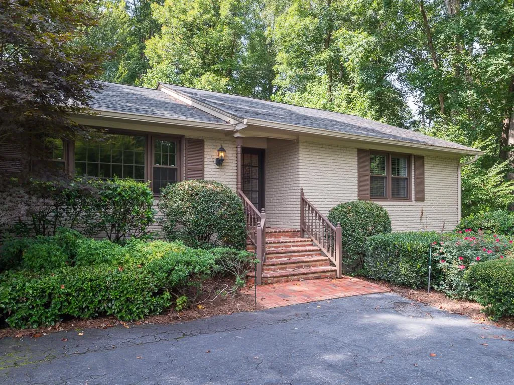 593 Valley Green Drive Ne, Atlanta, Georgia 30342, 3 Bedrooms Bedrooms, ,2 BathroomsBathrooms,Residential,Sold,593 Valley Green Drive Ne,5581553