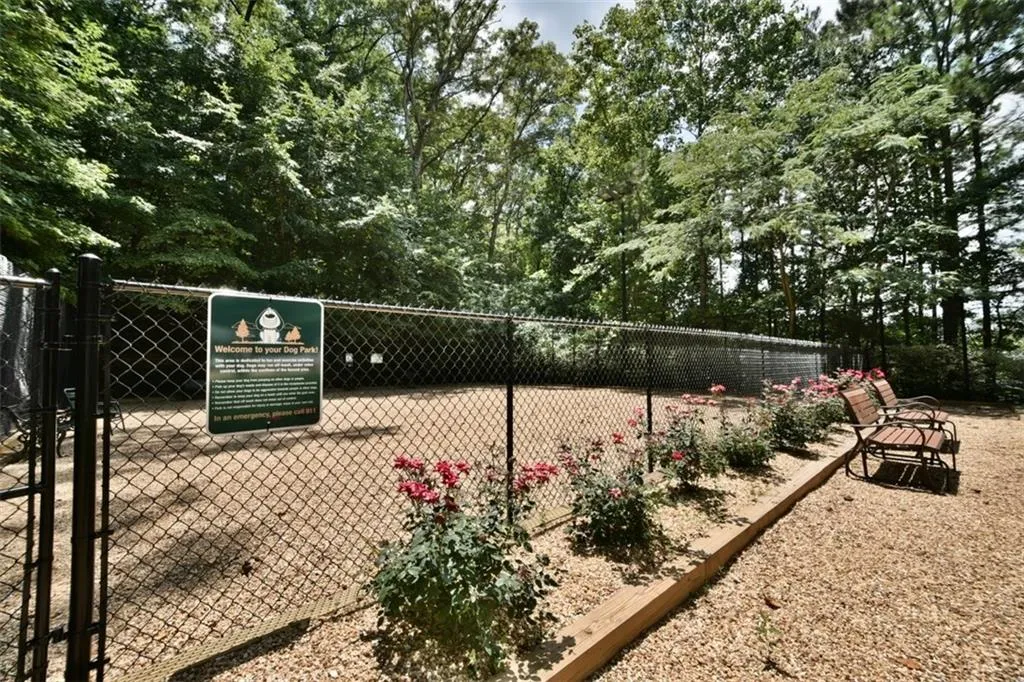 204 Bainbridge Drive, Sandy Springs, Georgia 30327, 1 Bedroom Bedrooms, ,1 BathroomBathrooms,Residential,Sold,204 Bainbridge Drive,5719223
