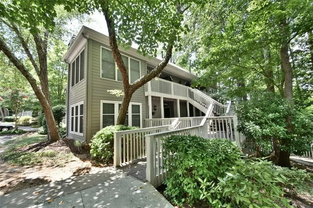 204 Bainbridge Drive, Sandy Springs, Georgia 30327, 1 Bedroom Bedrooms, ,1 BathroomBathrooms,Residential,Sold,204 Bainbridge Drive,5719223