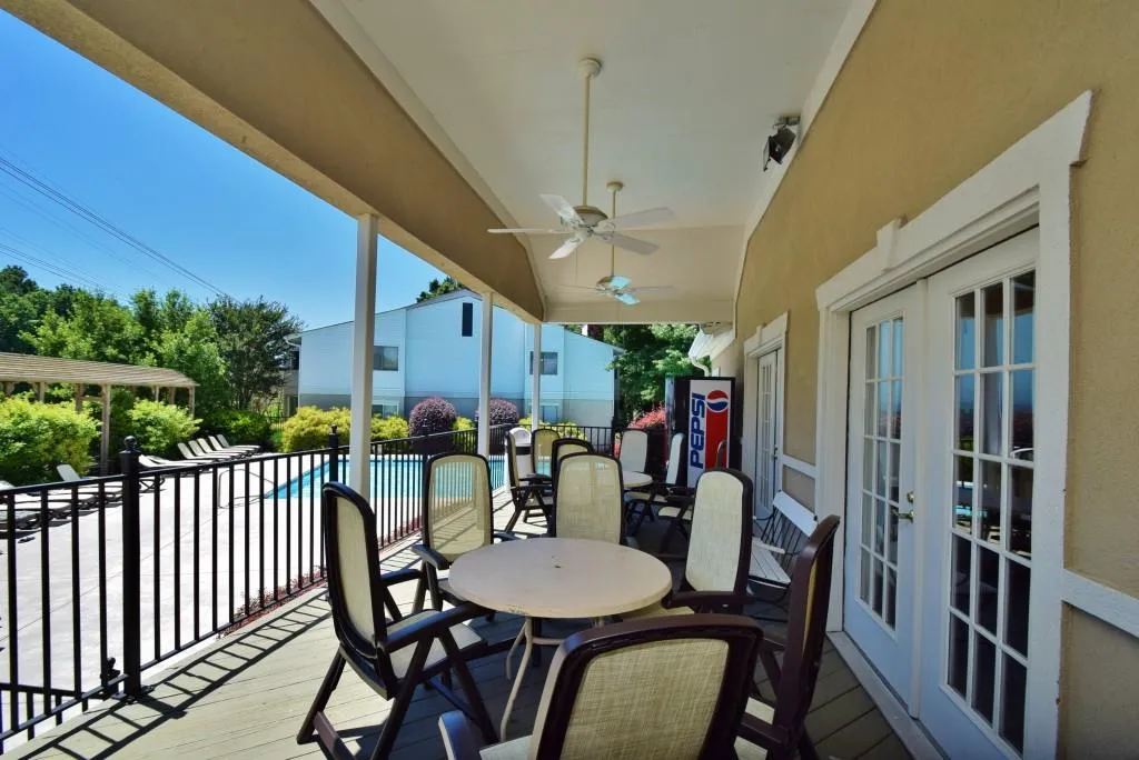 1606 Wingate Way Unit 1606, Sandy Springs, Georgia 30350, 1 Bedroom Bedrooms, ,1 BathroomBathrooms,Residential,Sold,1606 Wingate Way Unit 1606,6024226