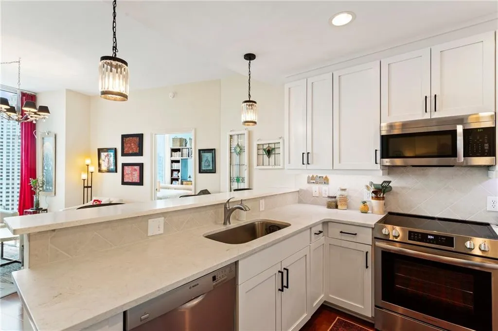 1080 Peachtree Street Ne Unit 3213, Atlanta, Georgia 30309, 2 Bedrooms Bedrooms, ,2 BathroomsBathrooms,Residential,For Sale,1080 Peachtree Street Ne Unit 3213,7556886