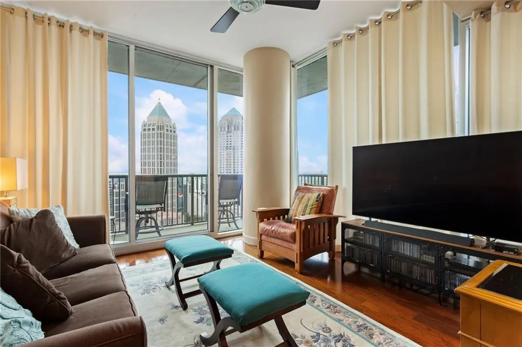 1080 Peachtree Street Ne Unit 3213, Atlanta, Georgia 30309, 2 Bedrooms Bedrooms, ,2 BathroomsBathrooms,Residential,For Sale,1080 Peachtree Street Ne Unit 3213,7556886