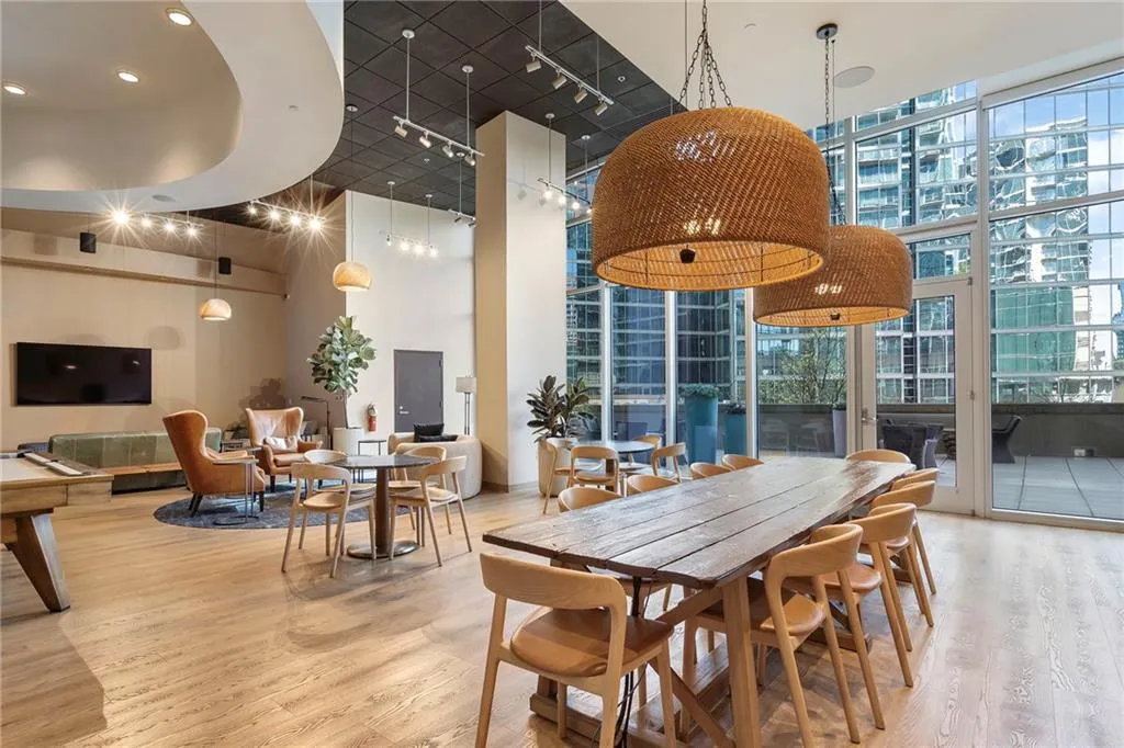 1080 Peachtree Street Ne Unit 3213, Atlanta, Georgia 30309, 2 Bedrooms Bedrooms, ,2 BathroomsBathrooms,Residential,For Sale,1080 Peachtree Street Ne Unit 3213,7556886