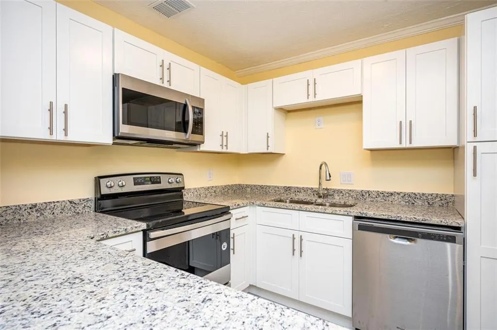325 Winding River Drive Unit C, Sandy Springs, Georgia 30350, 2 Bedrooms Bedrooms, ,2 BathroomsBathrooms,Residential,Sold,325 Winding River Drive Unit C,6943507