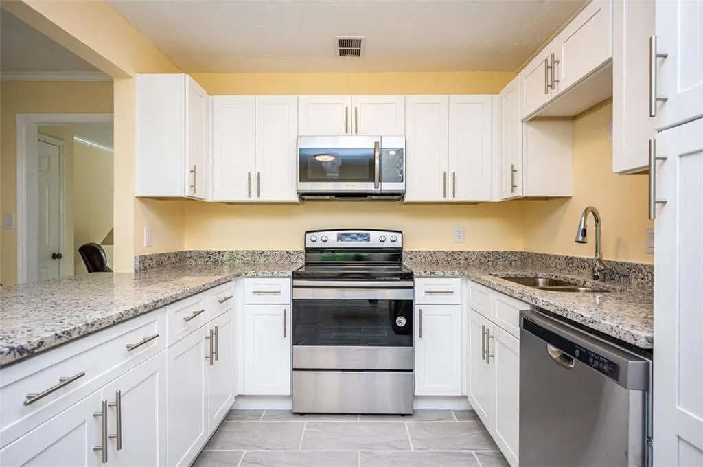 325 Winding River Drive Unit C, Sandy Springs, Georgia 30350, 2 Bedrooms Bedrooms, ,2 BathroomsBathrooms,Residential,Sold,325 Winding River Drive Unit C,6943507
