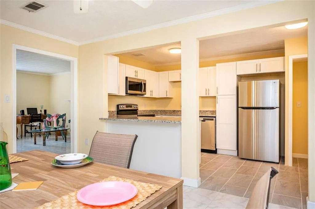 325 Winding River Drive Unit C, Sandy Springs, Georgia 30350, 2 Bedrooms Bedrooms, ,2 BathroomsBathrooms,Residential,Sold,325 Winding River Drive Unit C,6943507