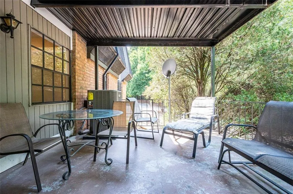 325 Winding River Drive Unit C, Sandy Springs, Georgia 30350, 2 Bedrooms Bedrooms, ,2 BathroomsBathrooms,Residential,Sold,325 Winding River Drive Unit C,6943507