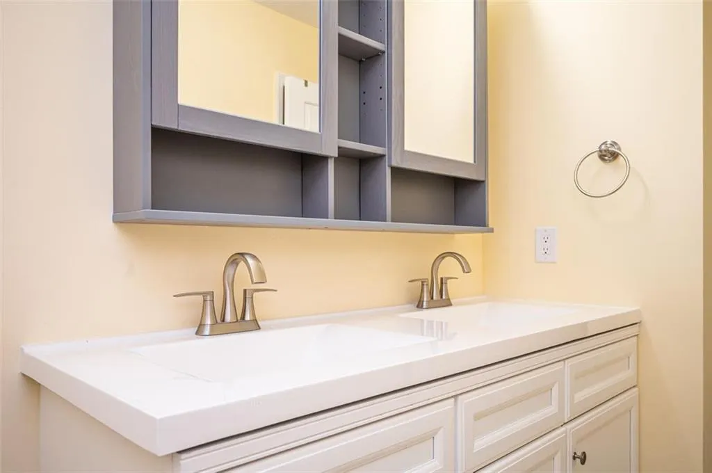 325 Winding River Drive Unit C, Sandy Springs, Georgia 30350, 2 Bedrooms Bedrooms, ,2 BathroomsBathrooms,Residential,Sold,325 Winding River Drive Unit C,6943507